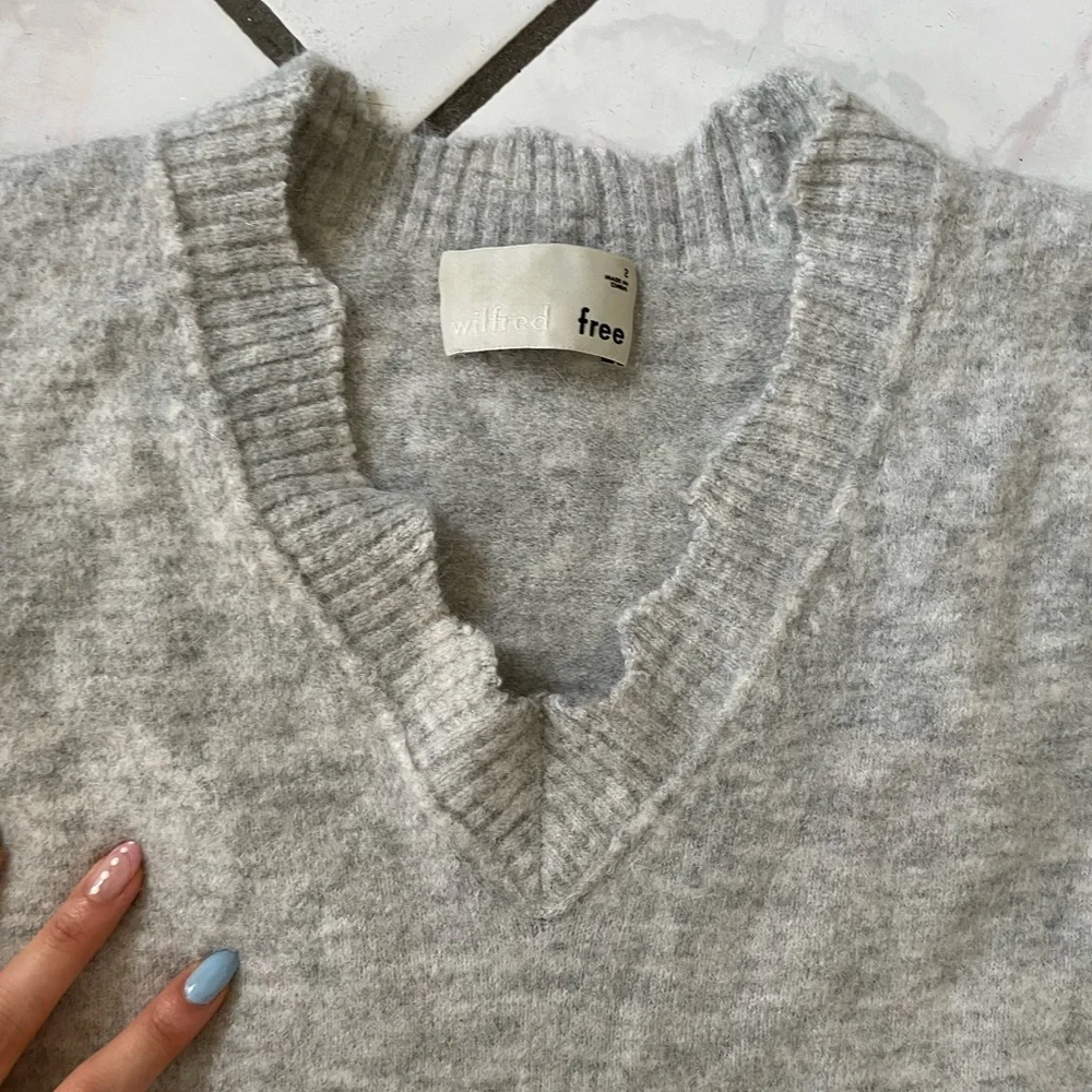 Aritzia grey sweater - Picture 4 of 9